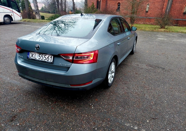 Skoda Superb cena 47900 przebieg: 295000, rok produkcji 2017 z Kłodzko małe 301